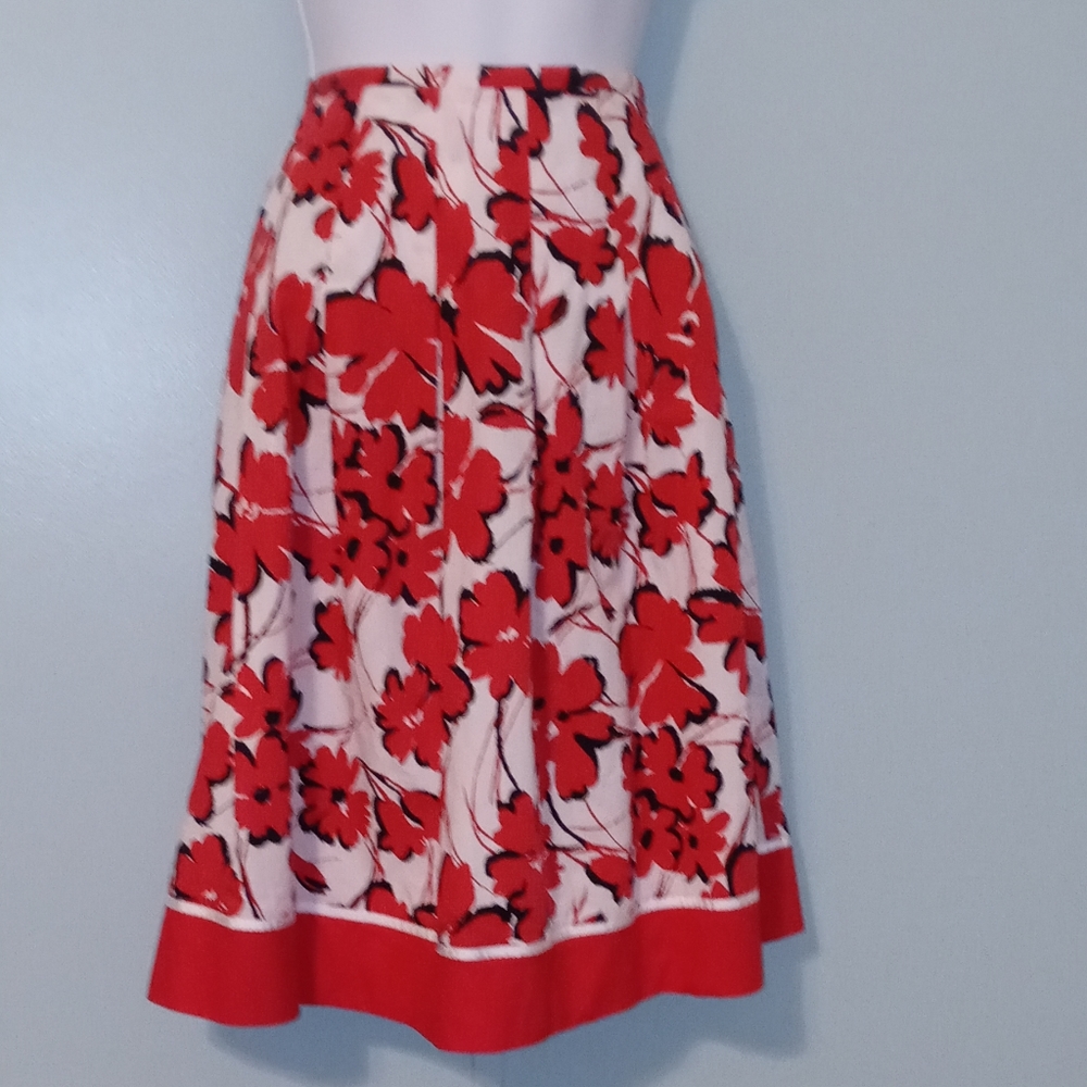 Signature by Robbie Bee Skirt Size 6P White Red Black Floral Pleats Zipper - Picture 1 of 12